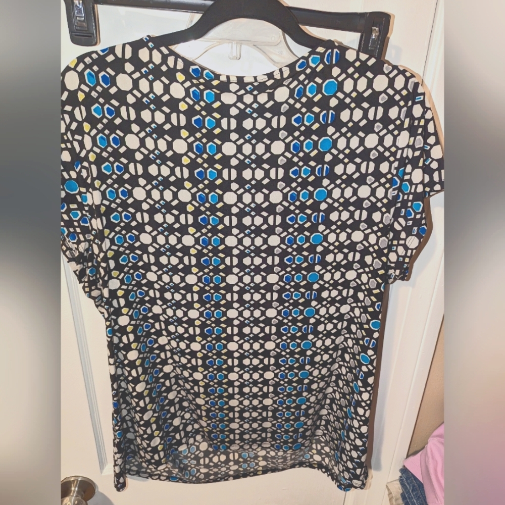 Worthington 1X Short Sleeve Top. Black, white & blue